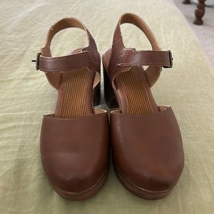 B.o.c women’s brown clog heels